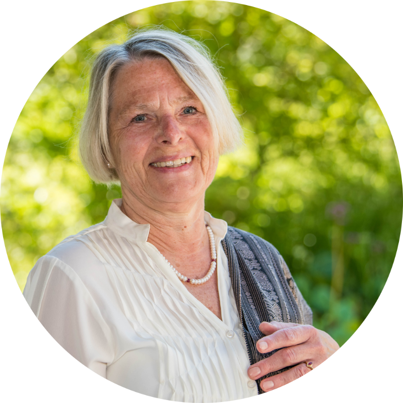 Maria Holstein ist ausgebildete Psychotherapeutin sowie Elph-Therapeutin mit der Praxis in Hagen/Westfalen Portrait von Maria Holstein